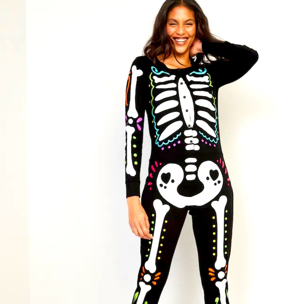 Old Navy Matching Dia de Los Muertos One-Piece
Pajamas for Women size Large